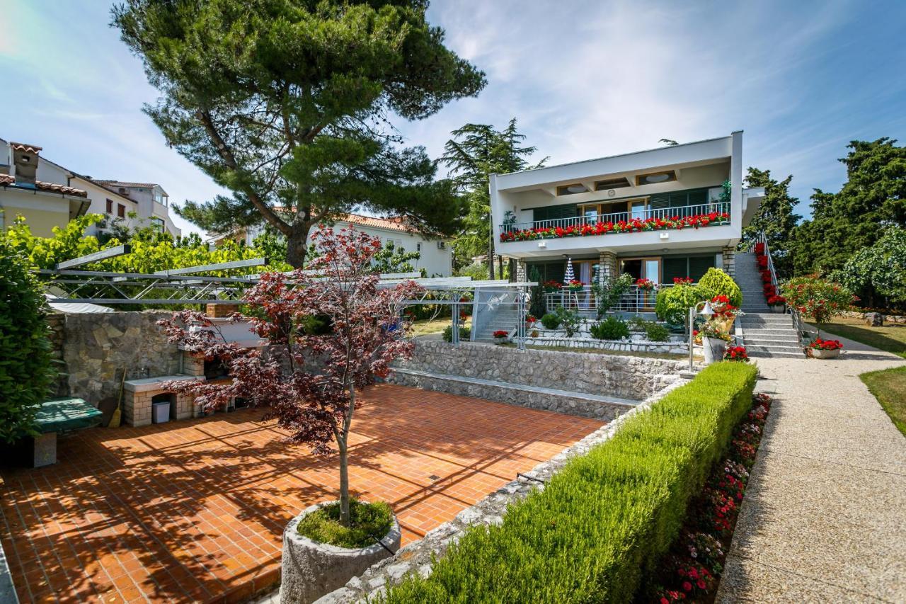 Studios Nada Krk Town Bagian luar foto