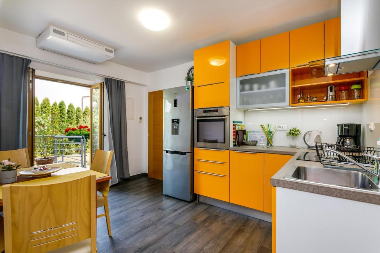 Studios Nada Krk Town Bagian luar foto