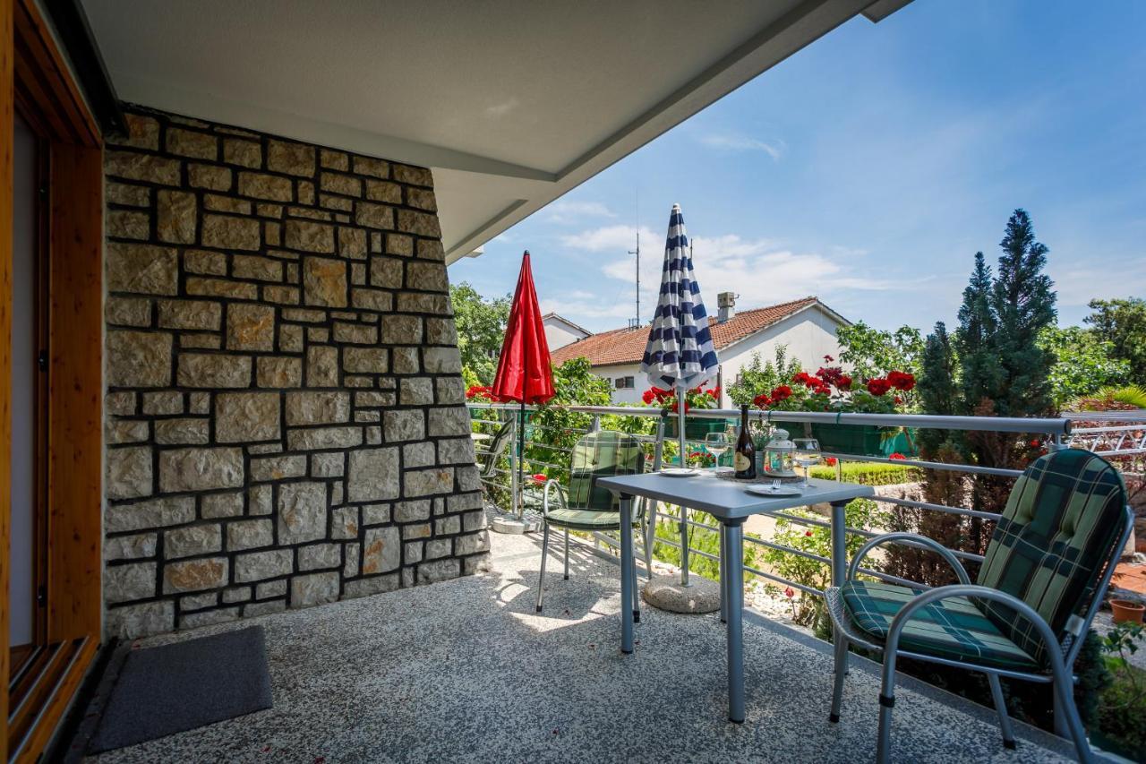 Studios Nada Krk Town Bagian luar foto