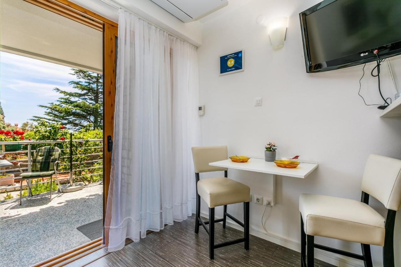 Studios Nada Krk Town Bagian luar foto